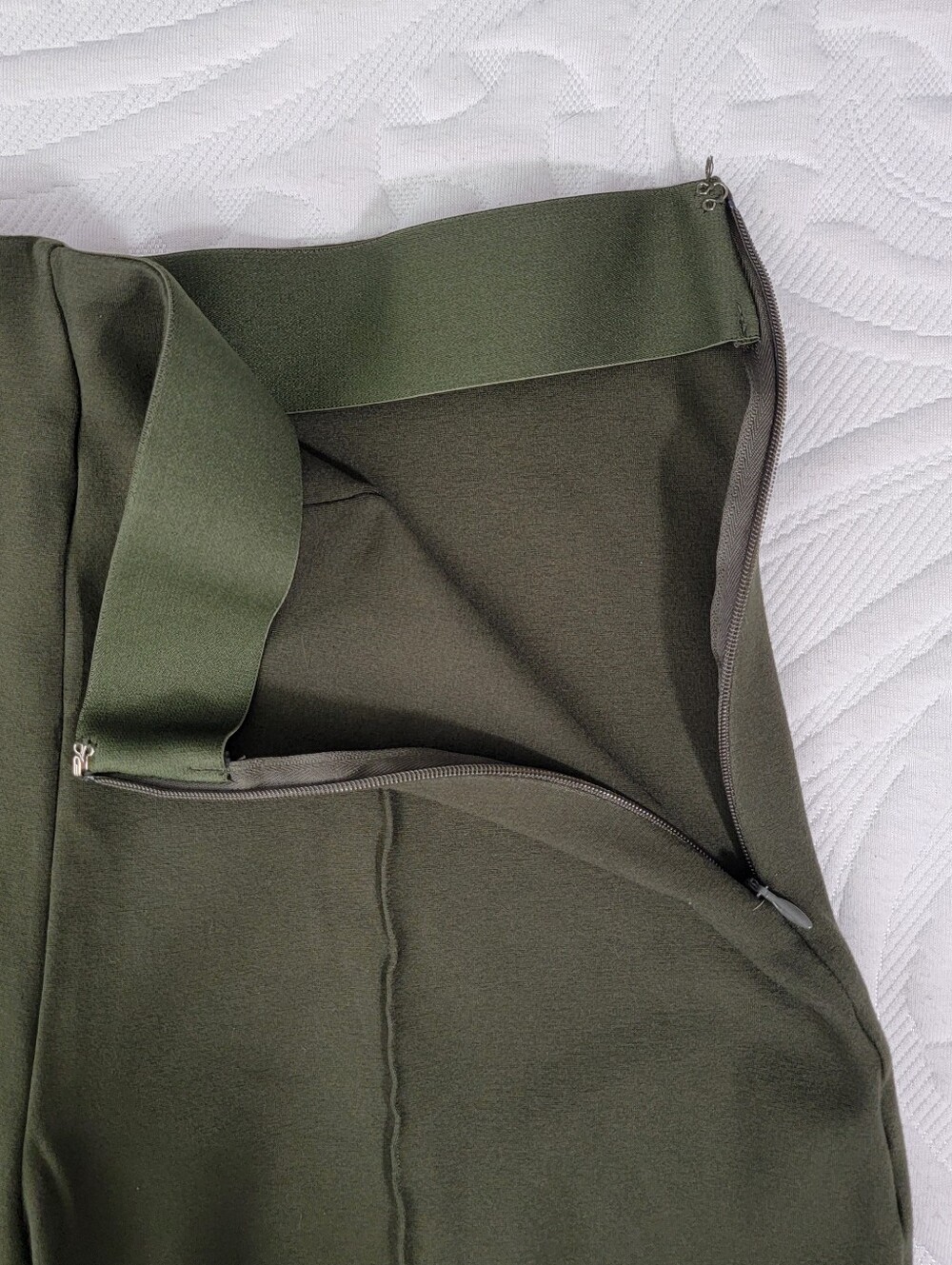 Quince Ultra-Stretch Ponte Super Wide Leg Ankle Pants Olive Green Size Large - Picture 6 of 11